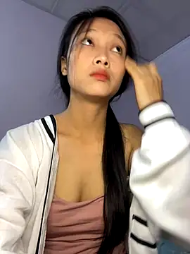 Snapshot of vyvy777 chatting on 10-29-25, 01:26 vyvy777 online show from 10-29-25, 01:26