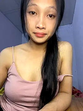 Snapshot of vyvy777 chatting on 10-25-25, 03:34 vyvy777 online show from 10-25-25, 03:34