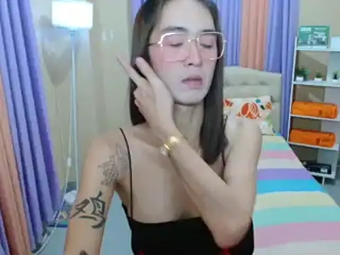 XxTsUncutAskaxX online show from 05-10-26, 04:49