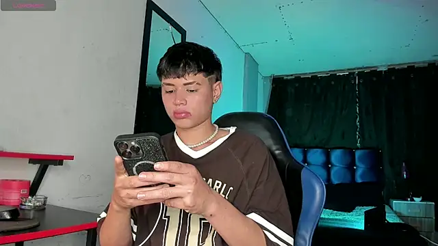 Snapshot of Jostin18 chatting on 04-17-26, 07:38 Jostin18 online show from 04-17-26, 07:38