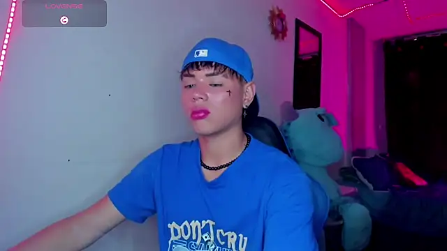 Snapshot of Jostin18 chatting on 11-11-25, 02:01 Jostin18 online show from 11-11-25, 02:01