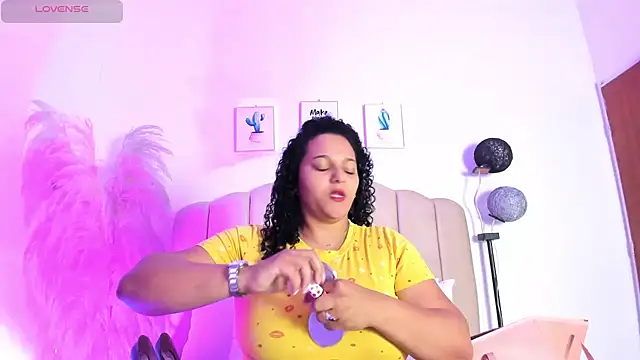 Snapshot of _aithanaa_ chatting on 02-05-26, 11:33 aithanaa online show from 02-05-26, 11:33