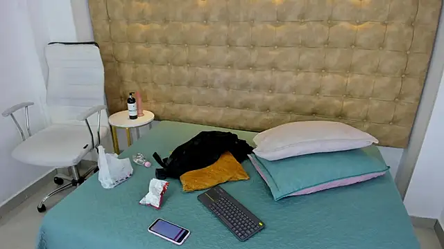 MiiaSmith   online show from 09-08-25, 08:08