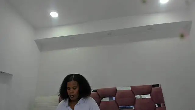 MiiaSmith   online show from 12-05-25, 09:12