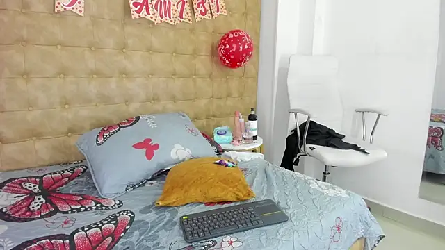 MiiaSmith   online show from 09-20-25, 09:42