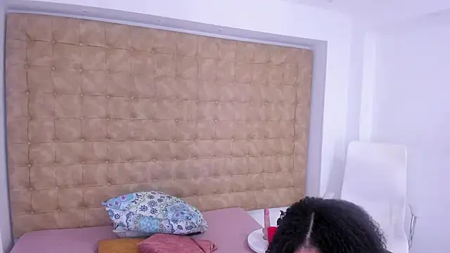 MiiaSmith   online show from 10-20-25, 09:04