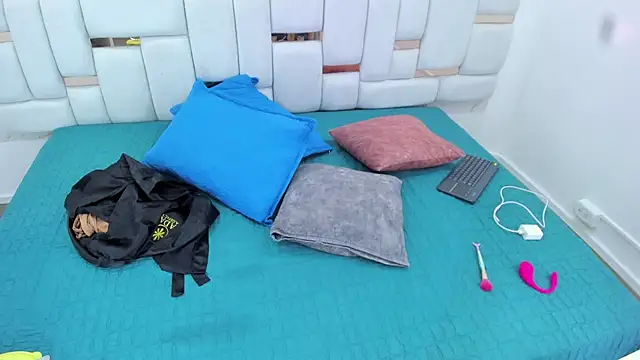 MiiaSmith   online show from 12-21-25, 09:37