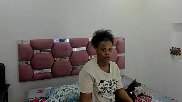 MiiaSmith   online show from 10-08-25, 08:31