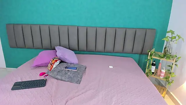 MiiaSmith   online show from 10-12-25, 09:49