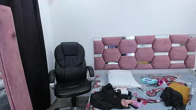 MiiaSmith   online show from 09-25-25, 09:21