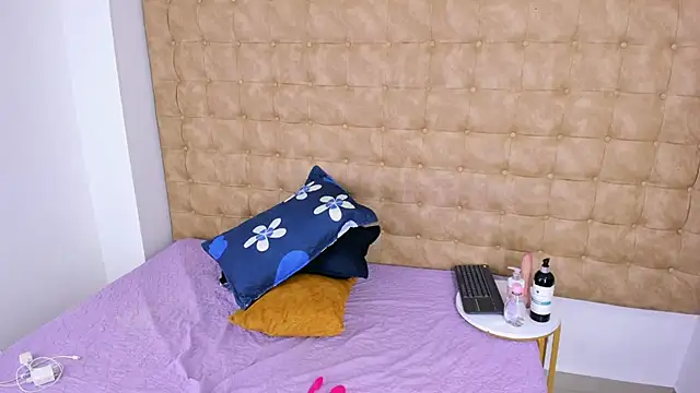 MiiaSmith   online show from 11-29-25, 09:48