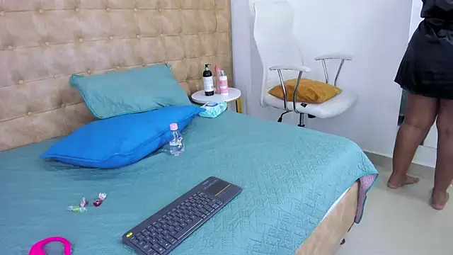 MiiaSmith   online show from 09-19-25, 08:35