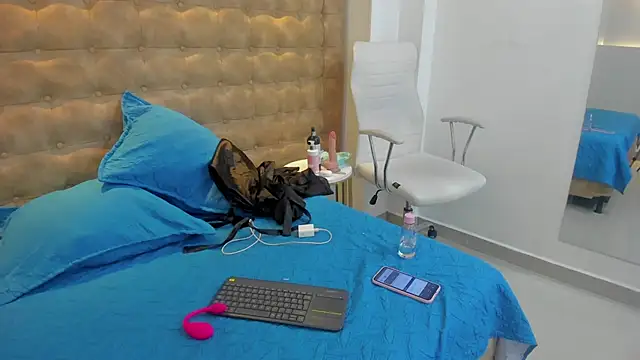 MiiaSmith   online show from 10-09-25, 08:53