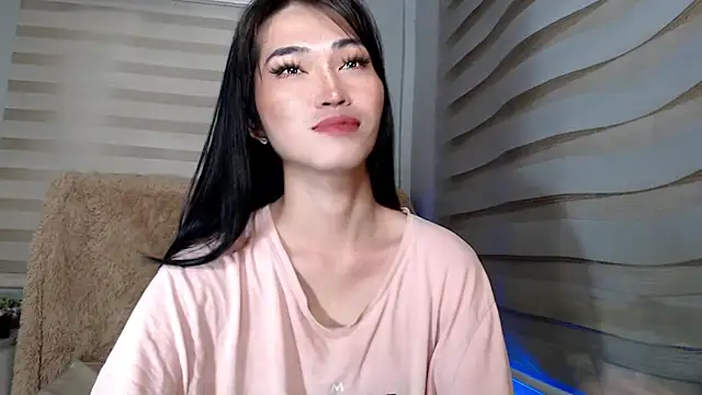 Snapshot of lovelychanel69xx chatting on 10-05-25, 10:44 lovelychanel69xx online show from 10-05-25, 10:44