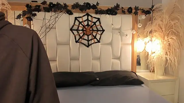 Daphne And Roger online show from 10-24-25, 11:20