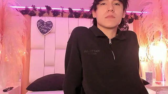 Daphne And Roger online show from 03-31-26, 11:01