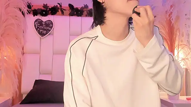 Daphne And Roger online show from 04-11-26, 11:03