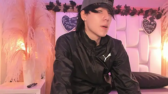 Daphne And Roger online show from 03-20-26, 11:00