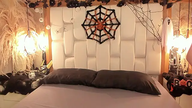 Daphne And Roger online show from 10-31-25, 11:07