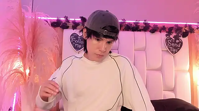 Daphne And Roger online show from 03-30-26, 11:01