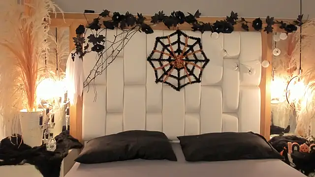 Daphne And Roger online show from 10-29-25, 11:31