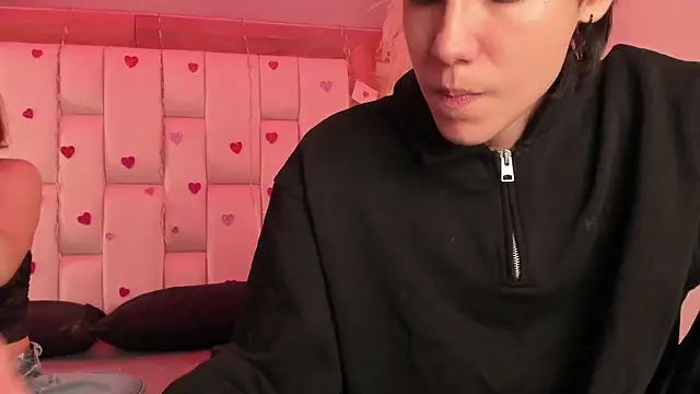 Daphne And Roger online show from 02-18-26, 11:06