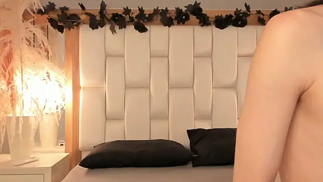 Daphne And Roger online show from 12-02-25, 11:12