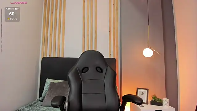 ivy collins  online show from 10-24-25, 09:47