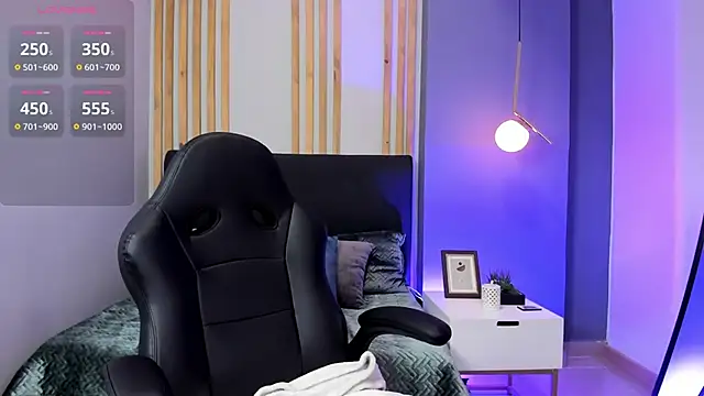 ivy collins  online show from 10-10-25, 09:48