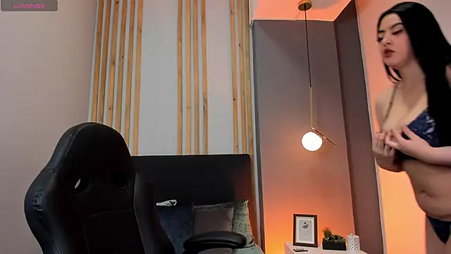 ivy collins  online show from 11-04-25, 10:02