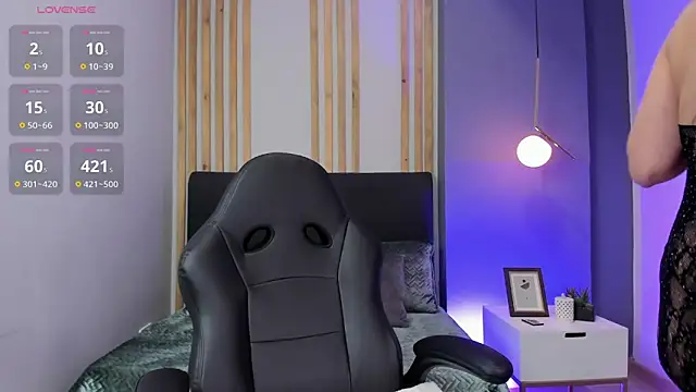 ivy collins  online show from 10-17-25, 09:16