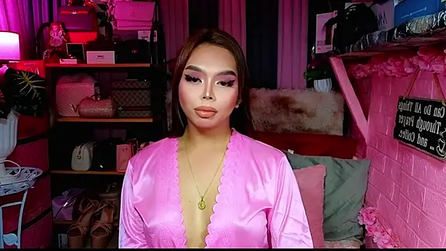 Snapshot of MoniqueCeleste chatting on 11-04-25, 02:04 MoniqueCeleste online show from 11-04-25, 02:04