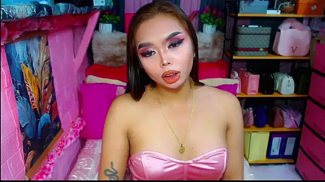 Snapshot of MoniqueCeleste chatting on 10-10-25, 05:14 MoniqueCeleste online show from 10-10-25, 05:14