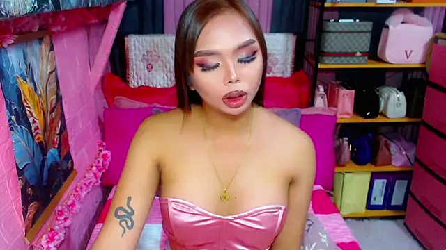 Snapshot of MoniqueCeleste chatting on 10-04-25, 05:25 MoniqueCeleste online show from 10-04-25, 05:25