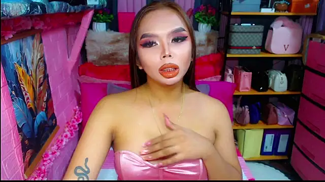 Snapshot of MoniqueCeleste chatting on 10-08-25, 04:51 MoniqueCeleste online show from 10-08-25, 04:51