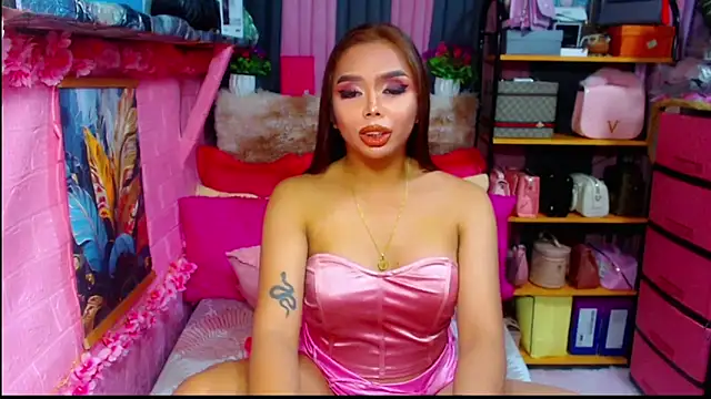 Snapshot of MoniqueCeleste chatting on 10-12-25, 05:58 MoniqueCeleste online show from 10-12-25, 05:58