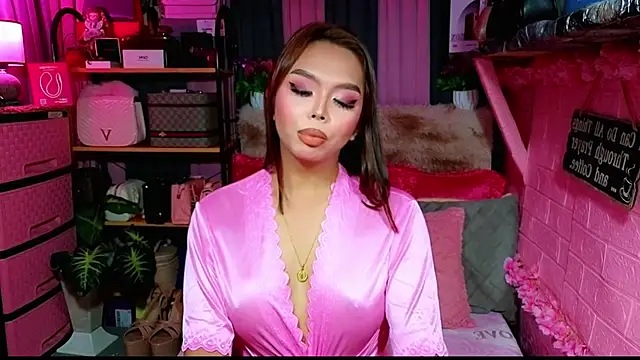 Snapshot of MoniqueCeleste chatting on 10-27-25, 12:44 MoniqueCeleste online show from 10-27-25, 12:44