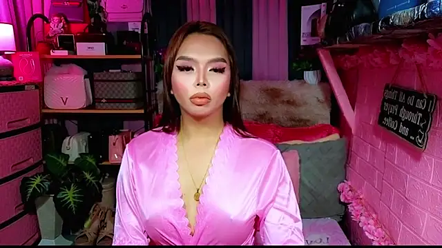 Snapshot of MoniqueCeleste chatting on 10-28-25, 12:11 MoniqueCeleste online show from 10-28-25, 12:11