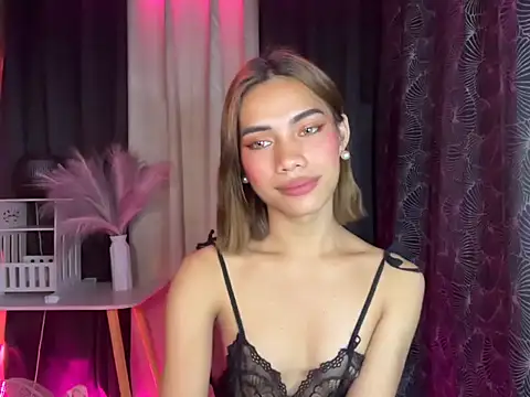 Lovelynikki03 online show from 10-13-25, 06:42