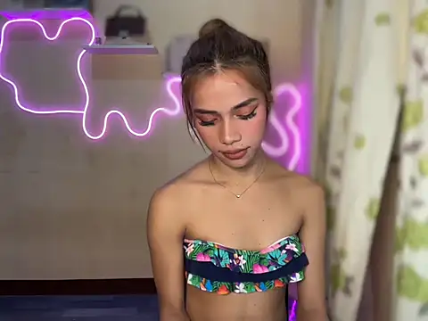 Lovelynikki03 online show from 09-23-25, 06:37