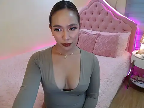 ur seductivelaura online show from 04-23-26, 05:25