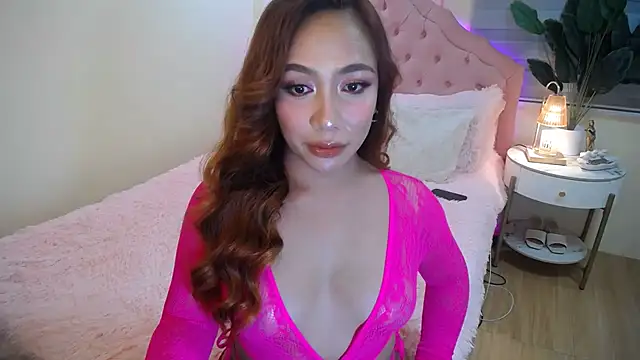 Snapshot of ur_seductivelaura chatting on 10-14-25, 03:23 ur seductivelaura online show from 10-14-25, 03:23