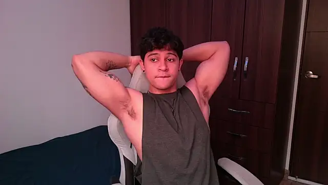 domsantiago  online show from 10-04-25, 03:57