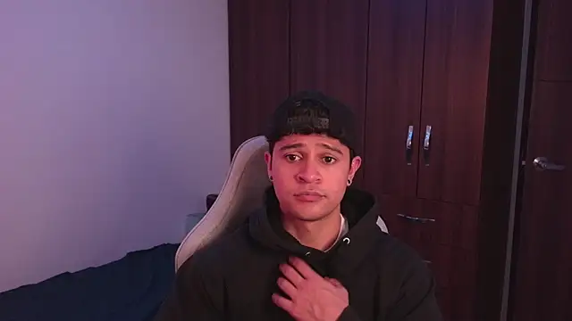 domsantiago  online show from 10-11-25, 03:07