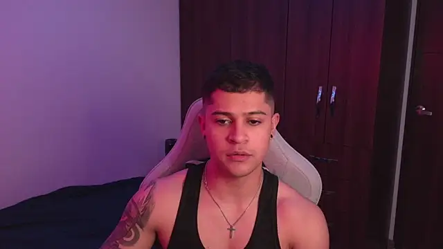 domsantiago  online show from 10-15-25, 01:37