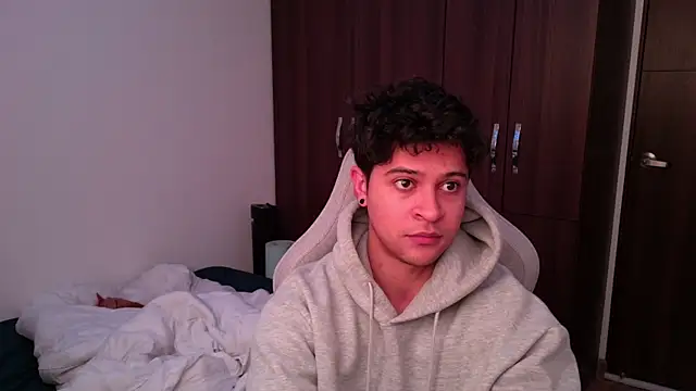 domsantiago  online show from 10-03-25, 02:18