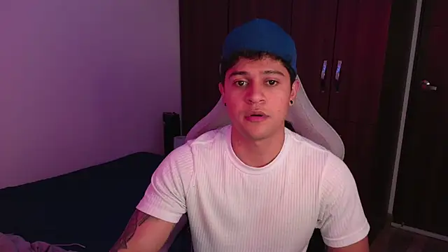 domsantiago  online show from 10-04-25, 02:24