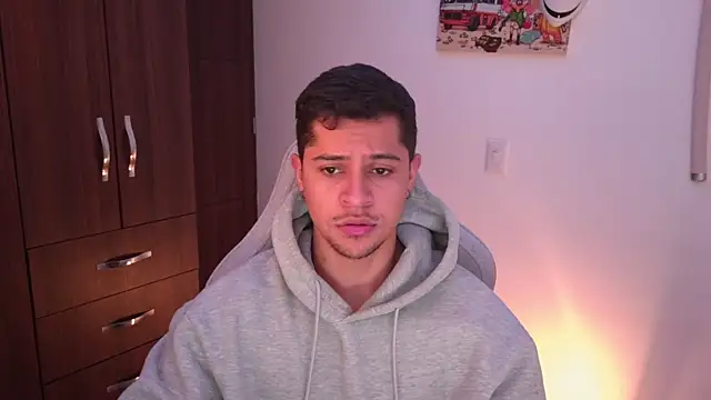 domsantiago  online show from 11-04-25, 02:04