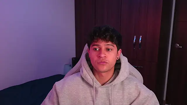 domsantiago  online show from 10-08-25, 02:24