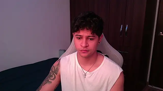 domsantiago  online show from 10-05-25, 03:25